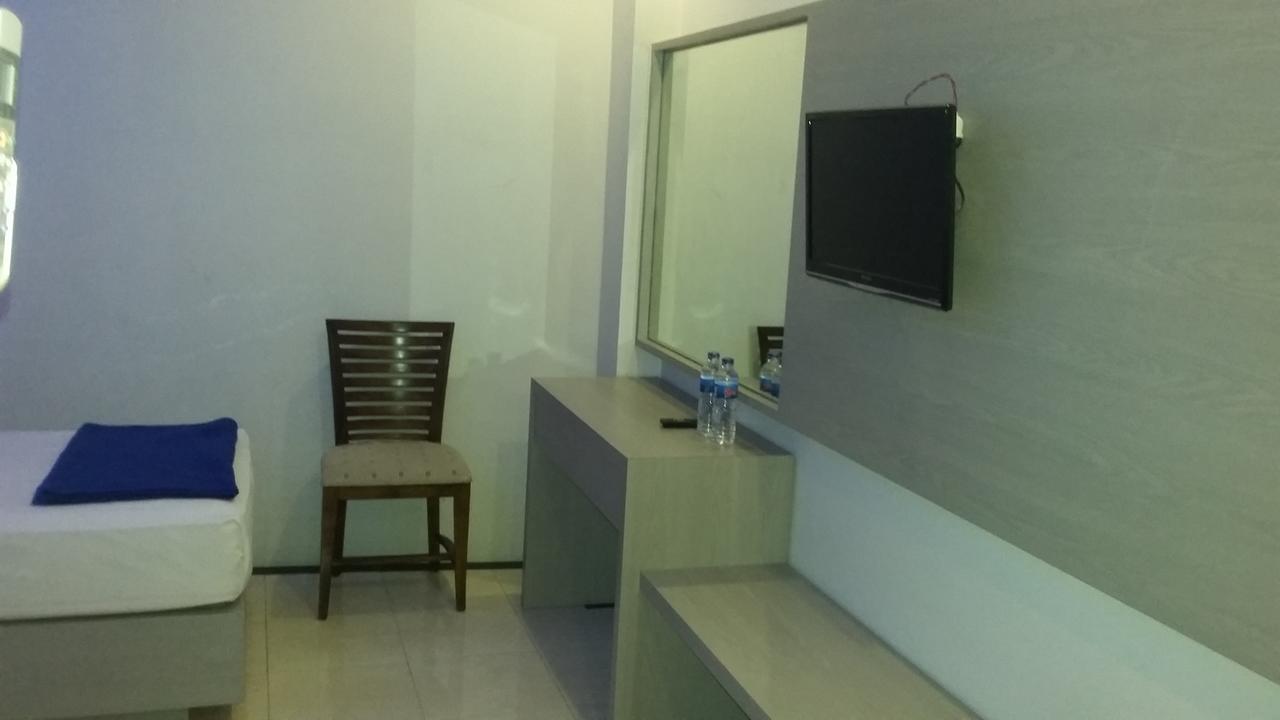 Hotel Kharisma Madiun Exterior foto