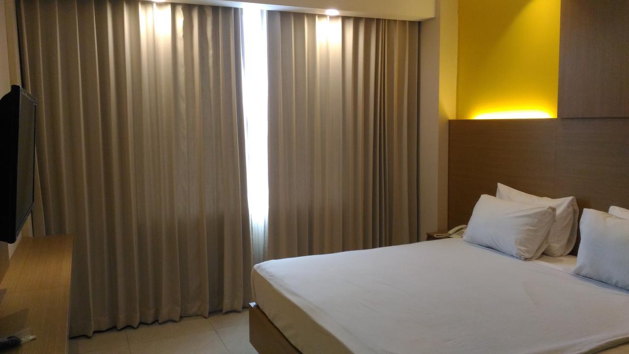 Hotel Kharisma Madiun Exterior foto